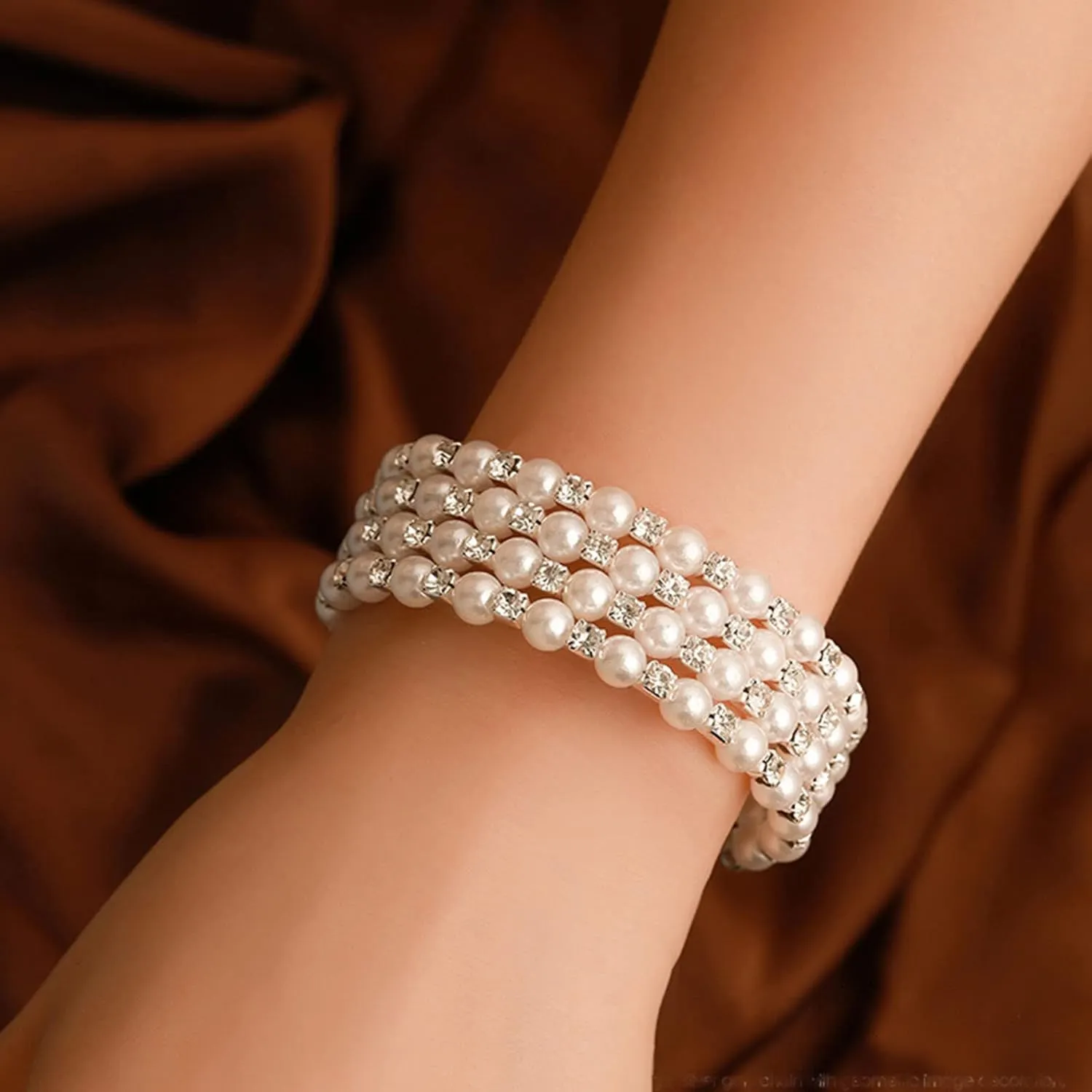 4-Strand Faux Pearl Stretch Bracelet Open Cuff Imitation Pearl Bangle Multilayer Crystal Winding Spiral Bracelet Wedding Bridal Jewellery for Women
